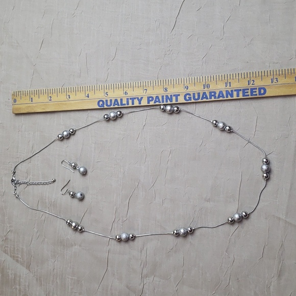 Beautiful Set of Jewelry, Necklace & Earrings Silver Tone. - Picture 12 of 12